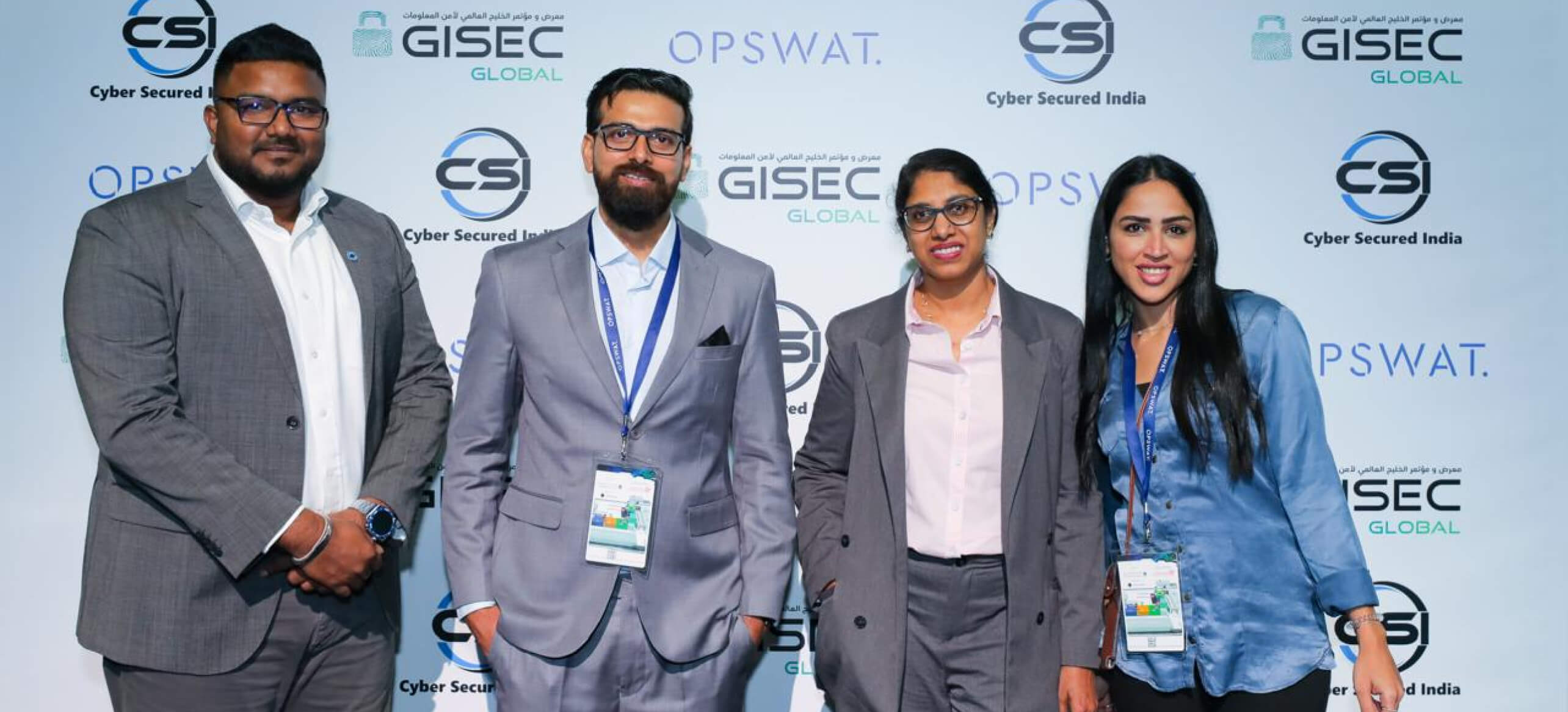 OPSWAT とCyberSecure Indiaの代表がGISECで一緒にポーズをとっている。
