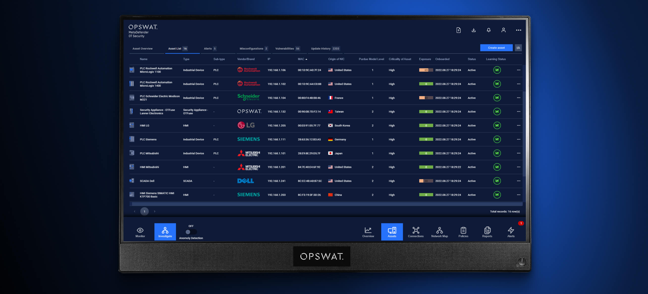 OPSWAT MetaDefender Dashboard, das eine Liste von Industriegeräten mit deren Typen, IP-Adressen, Schwachstellen und Status für die OT-Sicherheit anzeigt