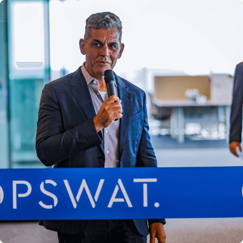 Benny Czarny, CEO da OPSWAT, discursa na nova sede mundial