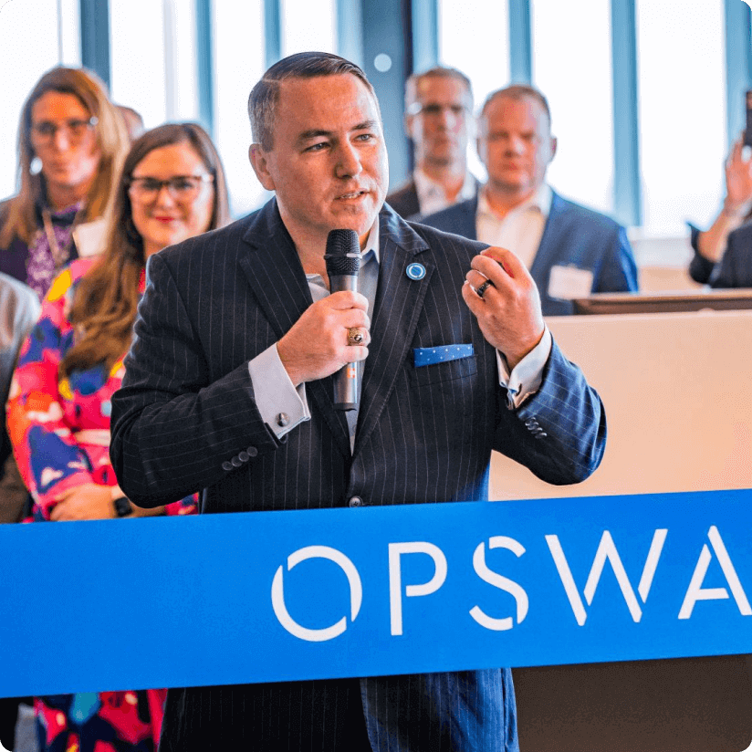 Stephen Gorham, Diretor de Operações de OPSWAT, fala aos participantes