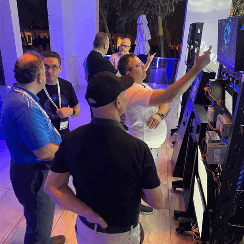 来宾讨论和测试OPSWAT 硬件